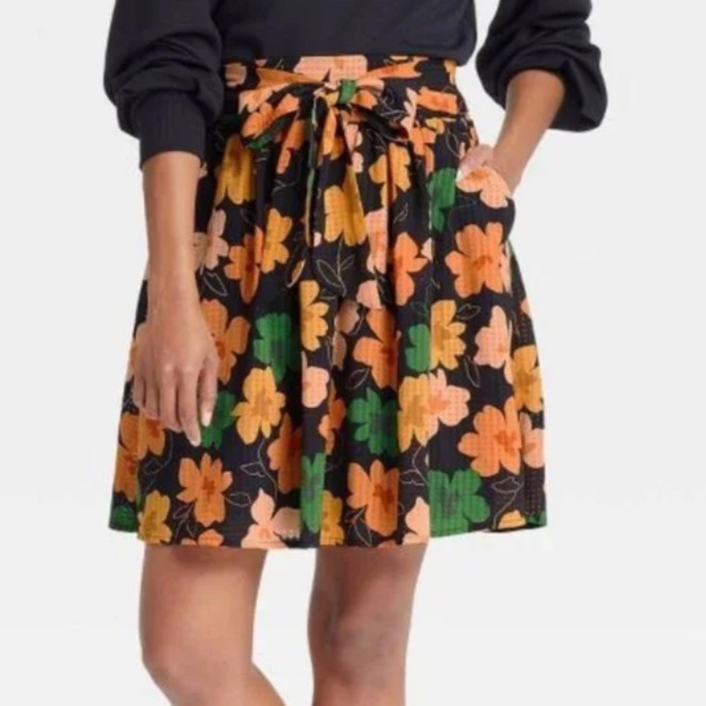 Who what wear wide belt floral mini skirt size m, s